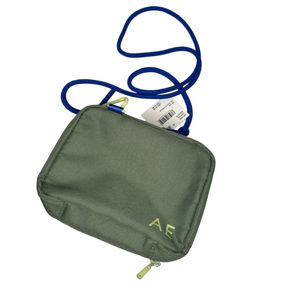American Eagle Outfitters Handbags - NWT American Eagle Army Green Canvas crossbody bungee strap women’s bag travel